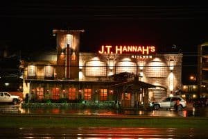 jt hannah's kitchen at night in pigeon forge